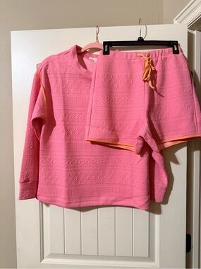 Super Cute Women’s Pink Knit Sweatshirt & Shorts Set with Yellow Trim NWOT